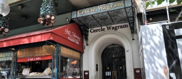 La façade du Cercle Wagram dans le 17e arrondissement. Des écoutes téléphoniques et la disparition de scellés jettent le trouble sur les policiers chargés du contrôle des établissements de jeu